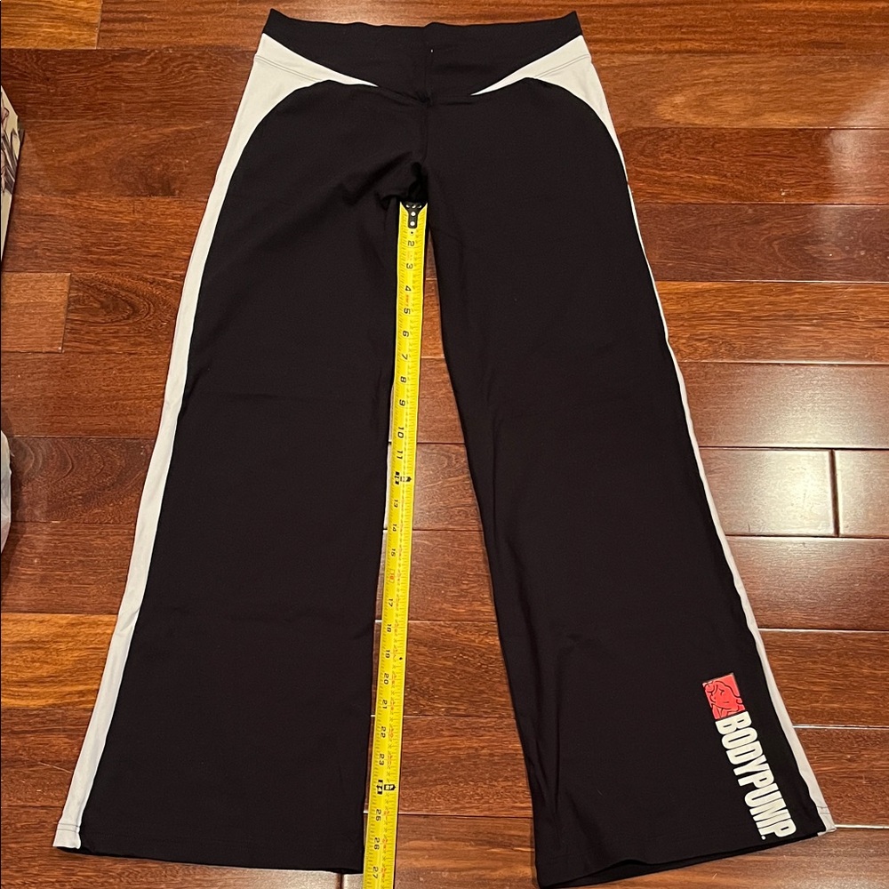 Les Mills Bodypump Women's Black and White flare style workout pant small
